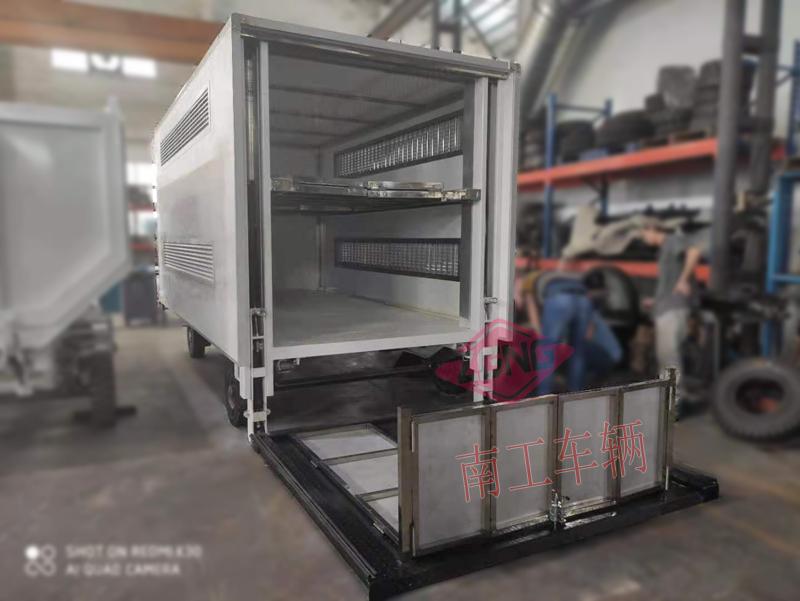 5吨厢式IM在线（中国）带垂直升降尾板工具拖车