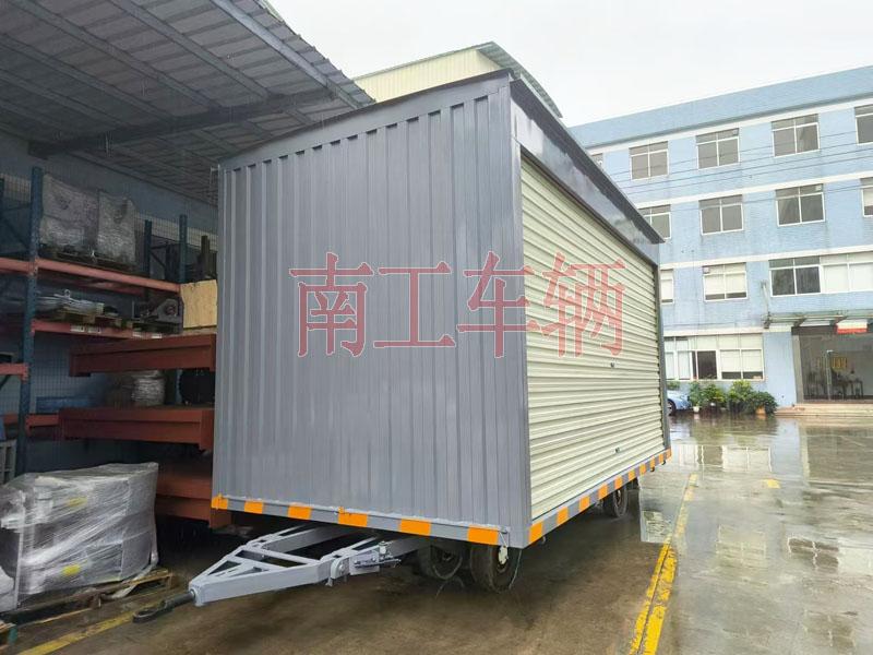 10吨箱式IM在线（中国）两侧带卷帘门 牵引雨篷拖车