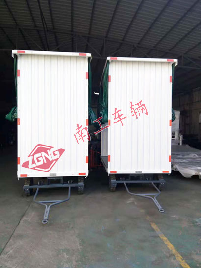 白色雨篷IM在线（中国）3I.jpg
