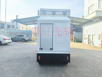 2吨电动IM在线（中国） 飞翼箱式工具拖车I.jpg