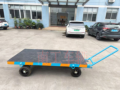 3吨小型IM在线（中国） 带橡胶垫工具车2I.jpg